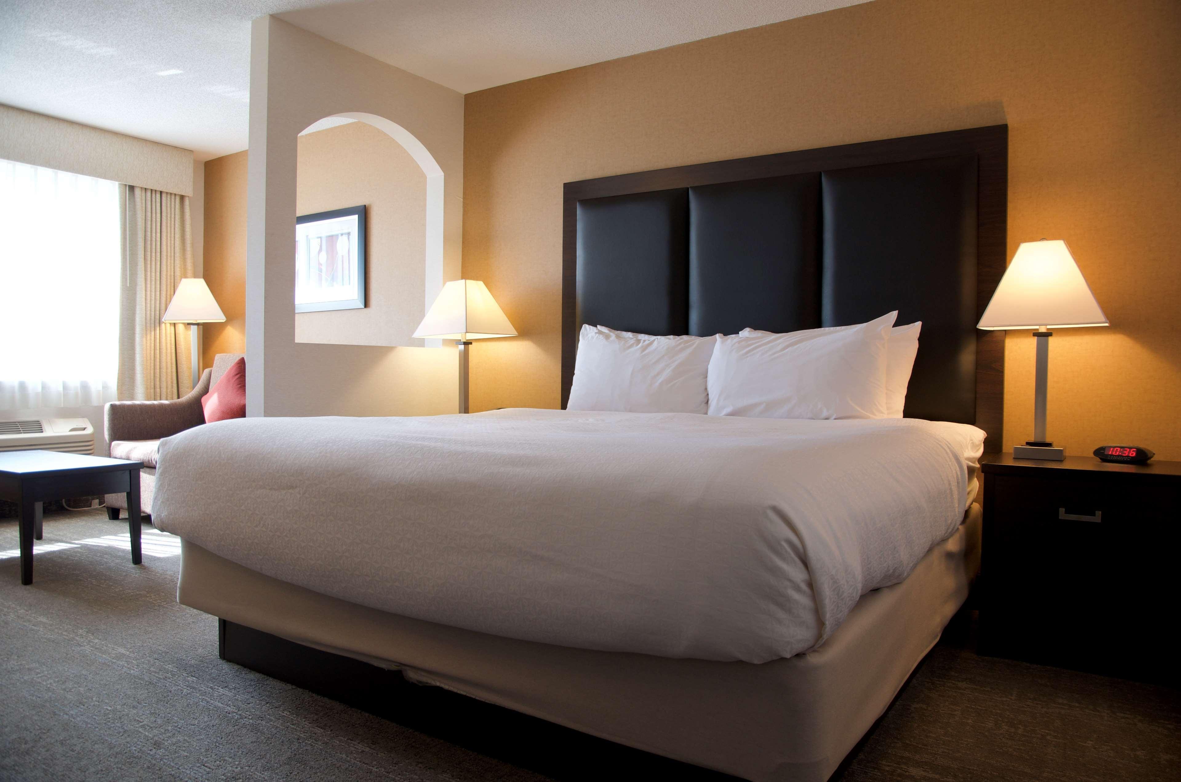 Best Western Plus Burlington Inn & Suites Exteriör bild
