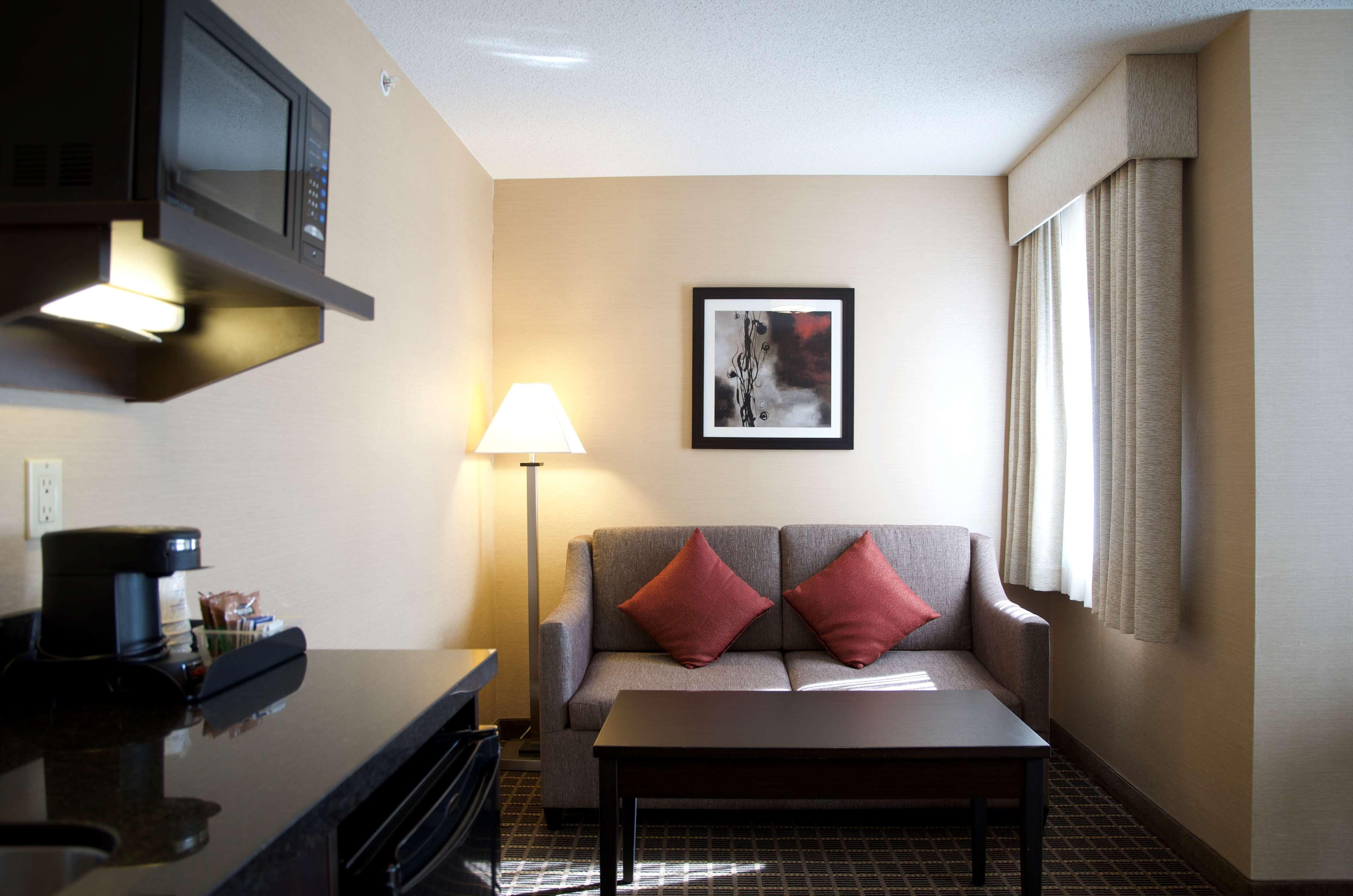 Best Western Plus Burlington Inn & Suites Exteriör bild