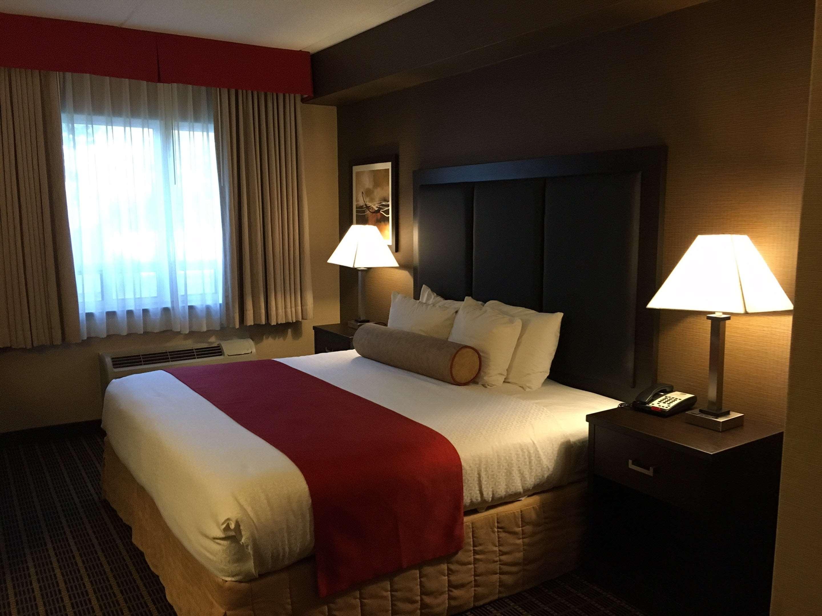 Best Western Plus Burlington Inn & Suites Exteriör bild