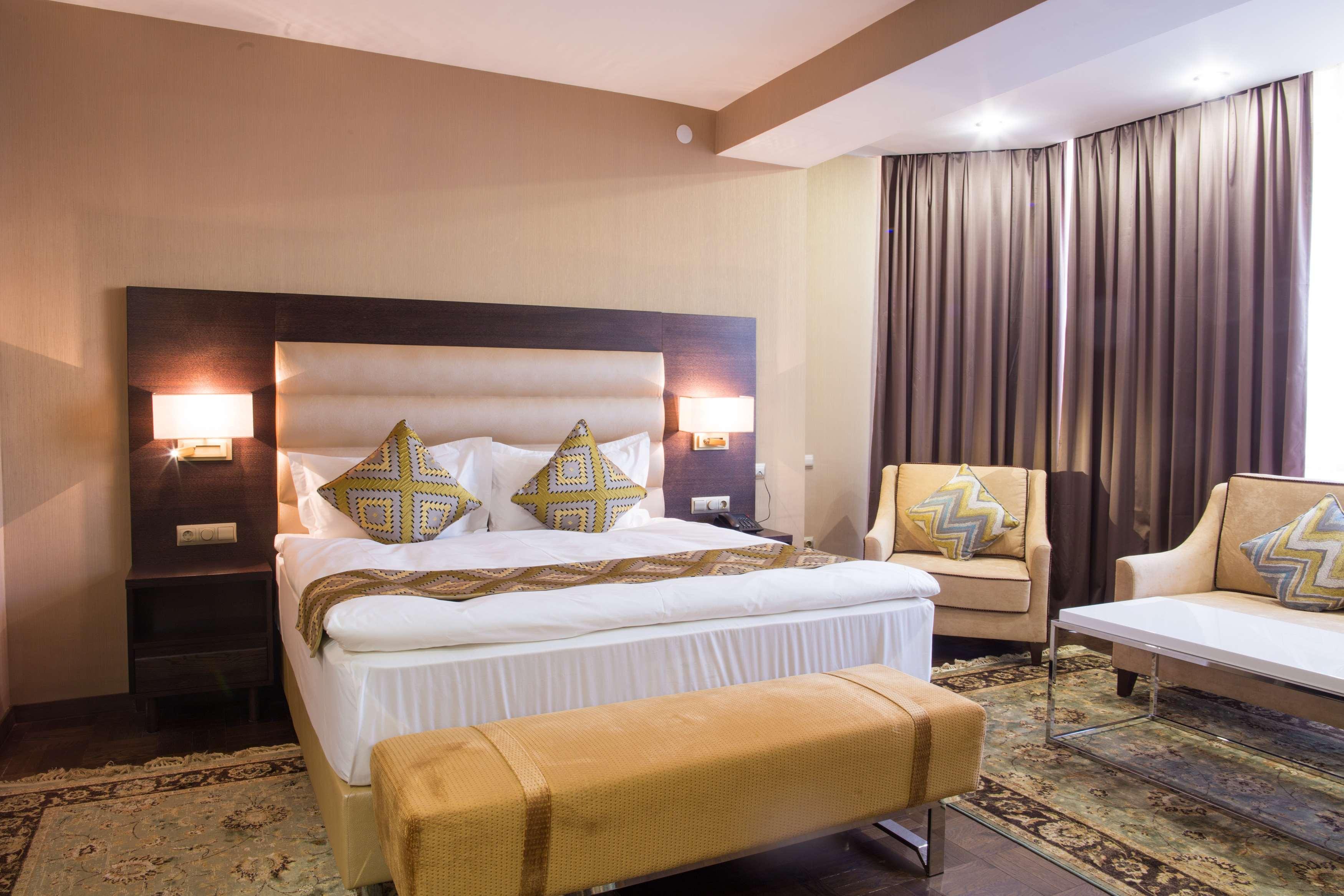 Best Western Plus Burlington Inn & Suites Exteriör bild