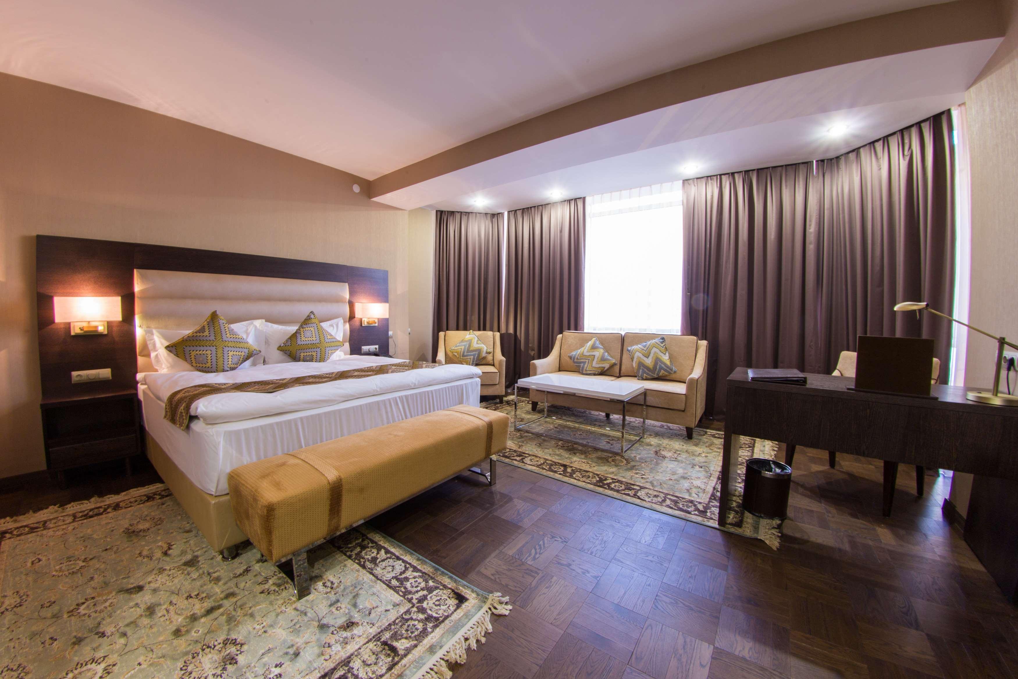 Best Western Plus Burlington Inn & Suites Exteriör bild