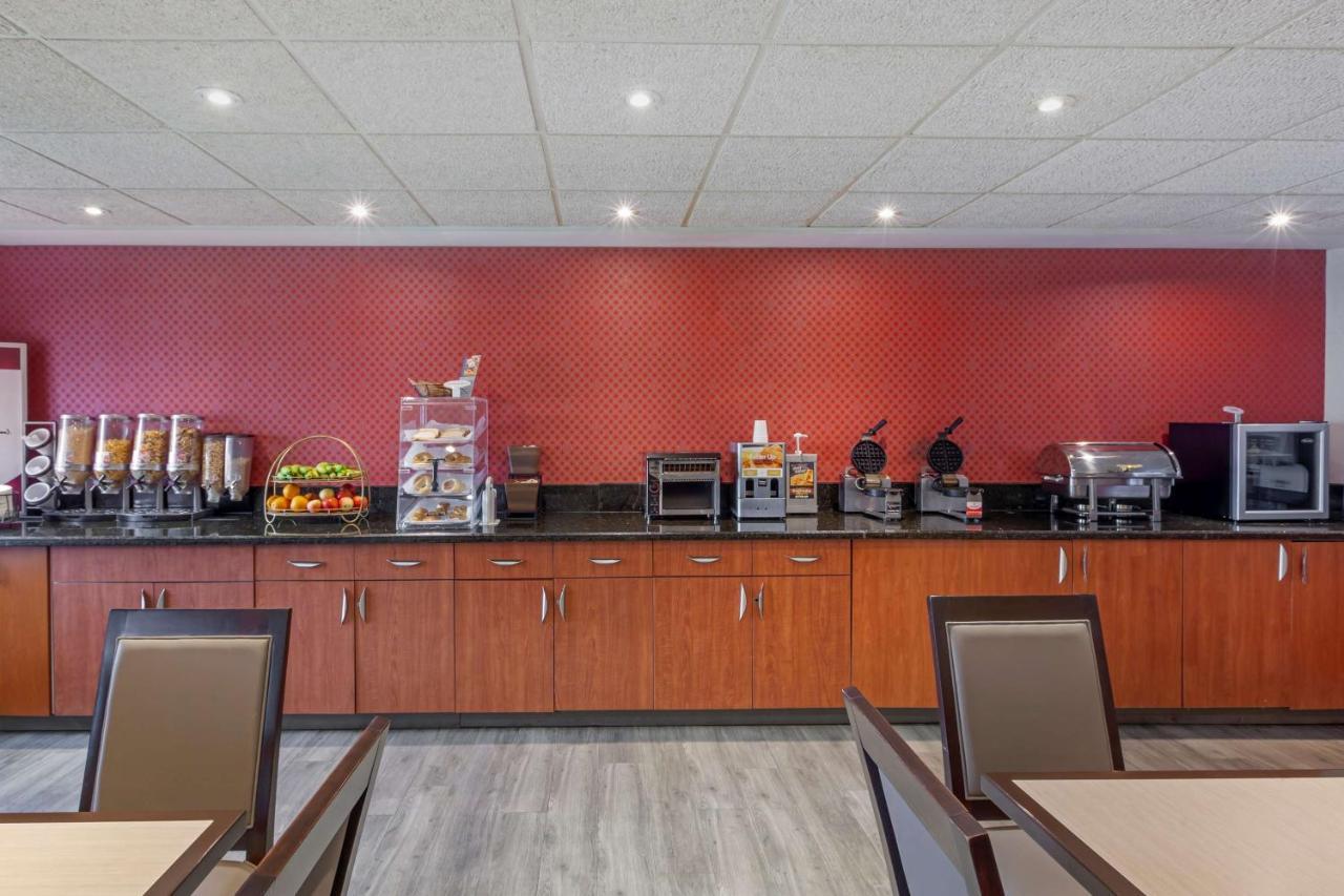 Best Western Plus Burlington Inn & Suites Exteriör bild