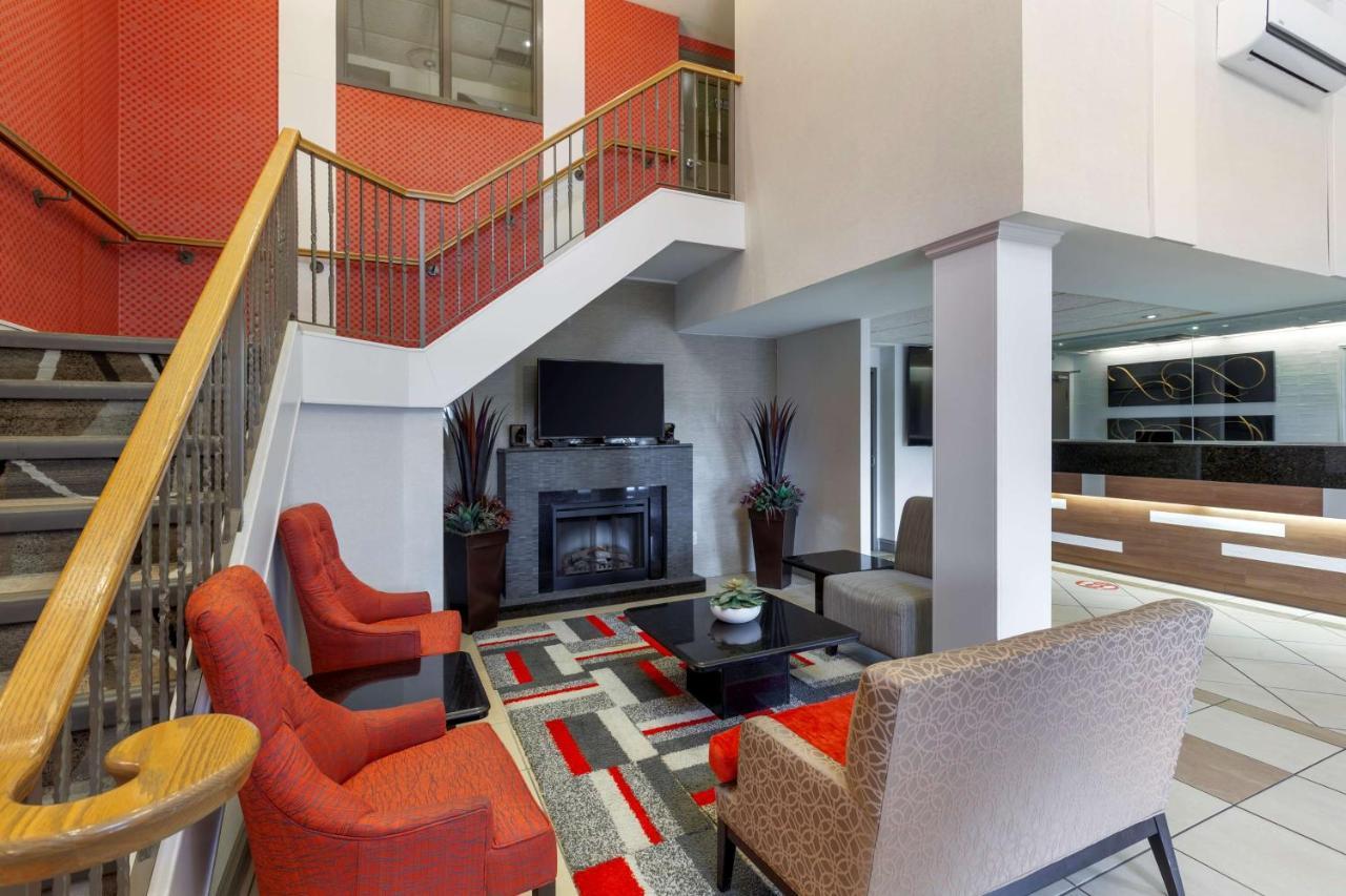 Best Western Plus Burlington Inn & Suites Exteriör bild