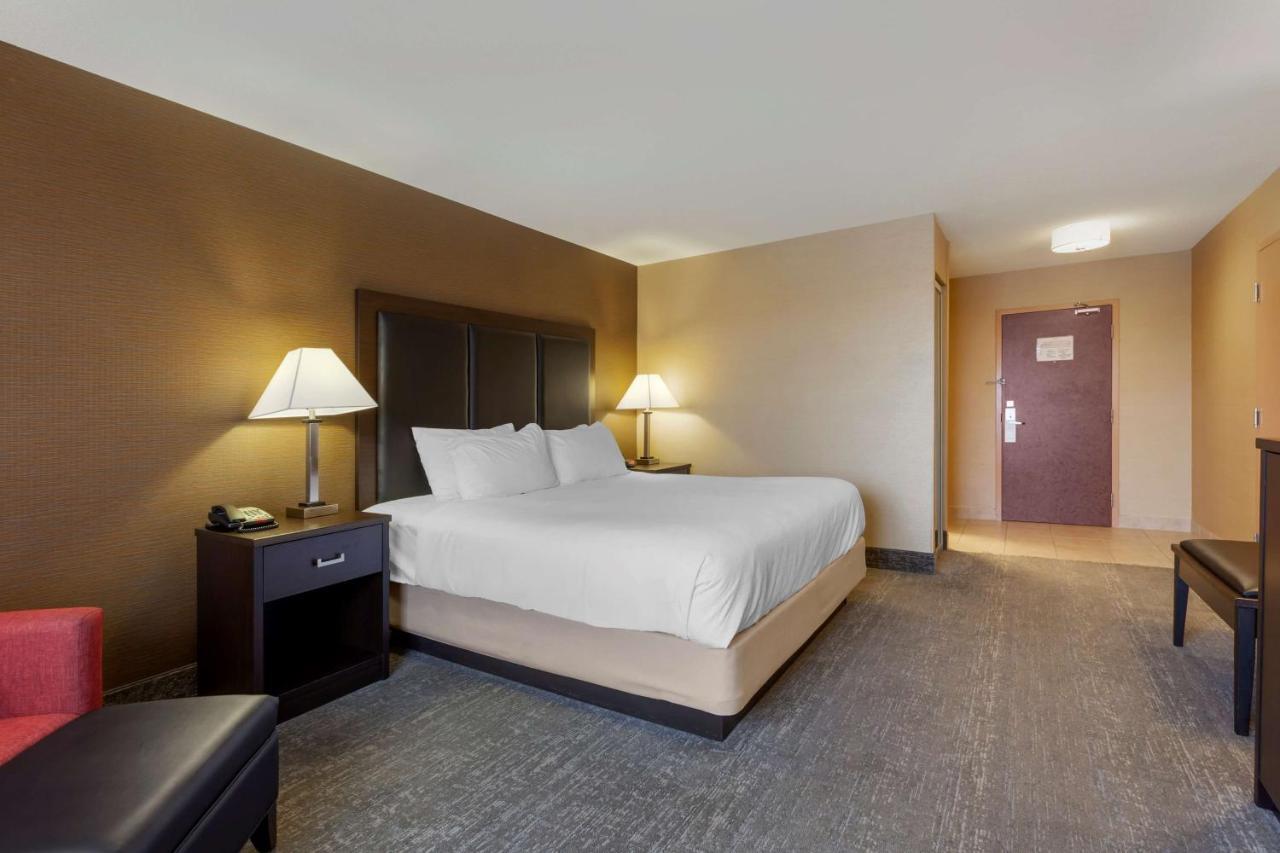 Best Western Plus Burlington Inn & Suites Exteriör bild