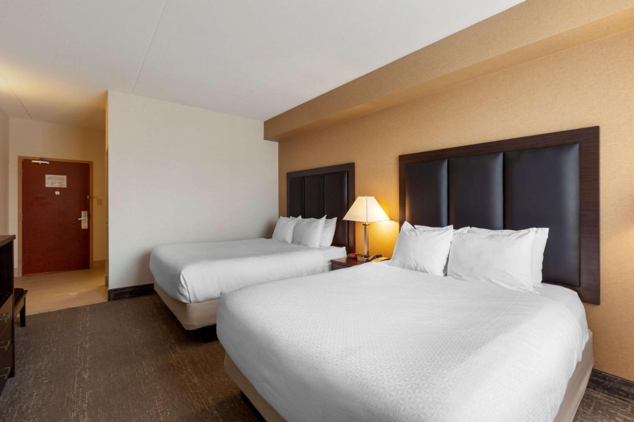 Best Western Plus Burlington Inn & Suites Exteriör bild