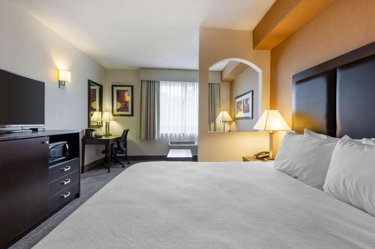 Best Western Plus Burlington Inn & Suites Exteriör bild