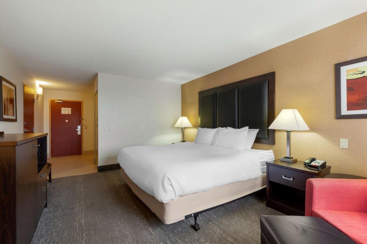 Best Western Plus Burlington Inn & Suites Exteriör bild
