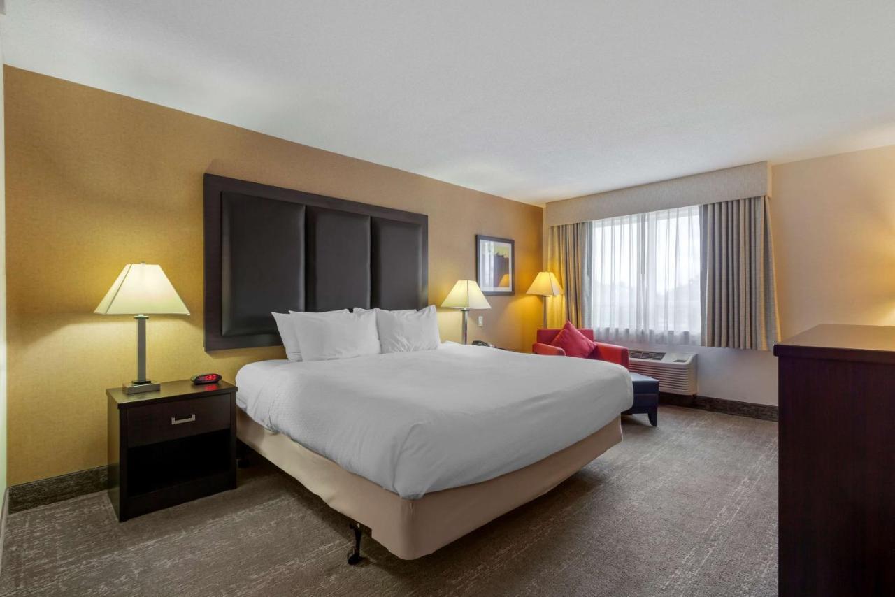Best Western Plus Burlington Inn & Suites Exteriör bild