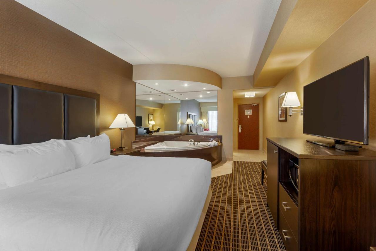 Best Western Plus Burlington Inn & Suites Exteriör bild