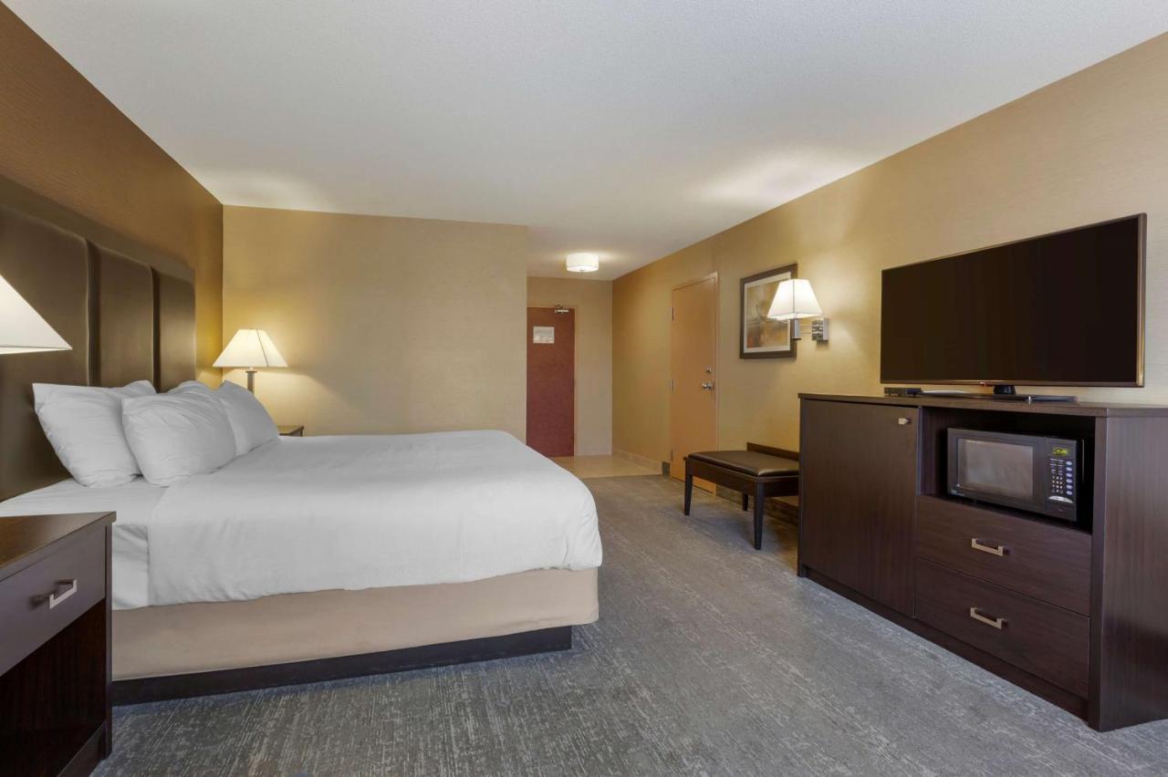 Best Western Plus Burlington Inn & Suites Exteriör bild