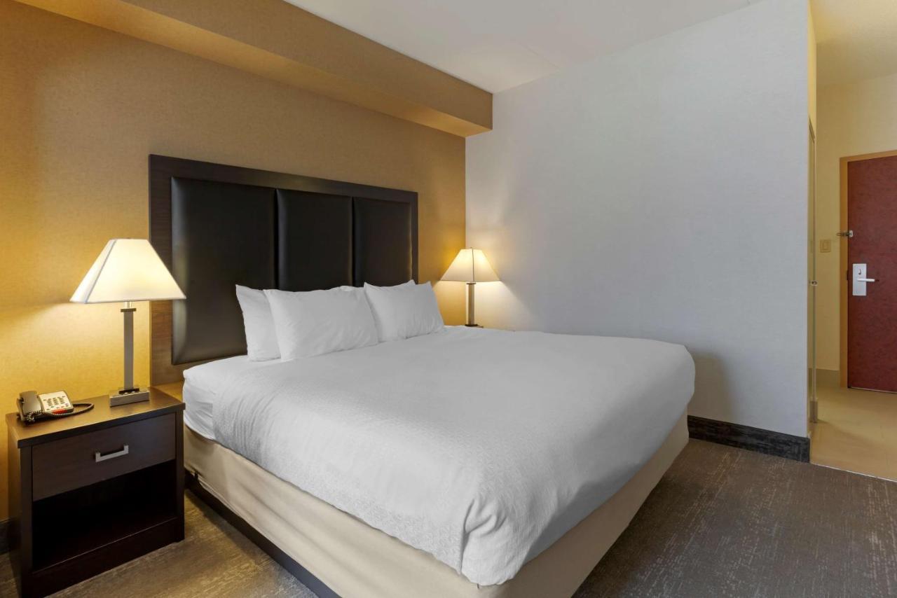 Best Western Plus Burlington Inn & Suites Exteriör bild