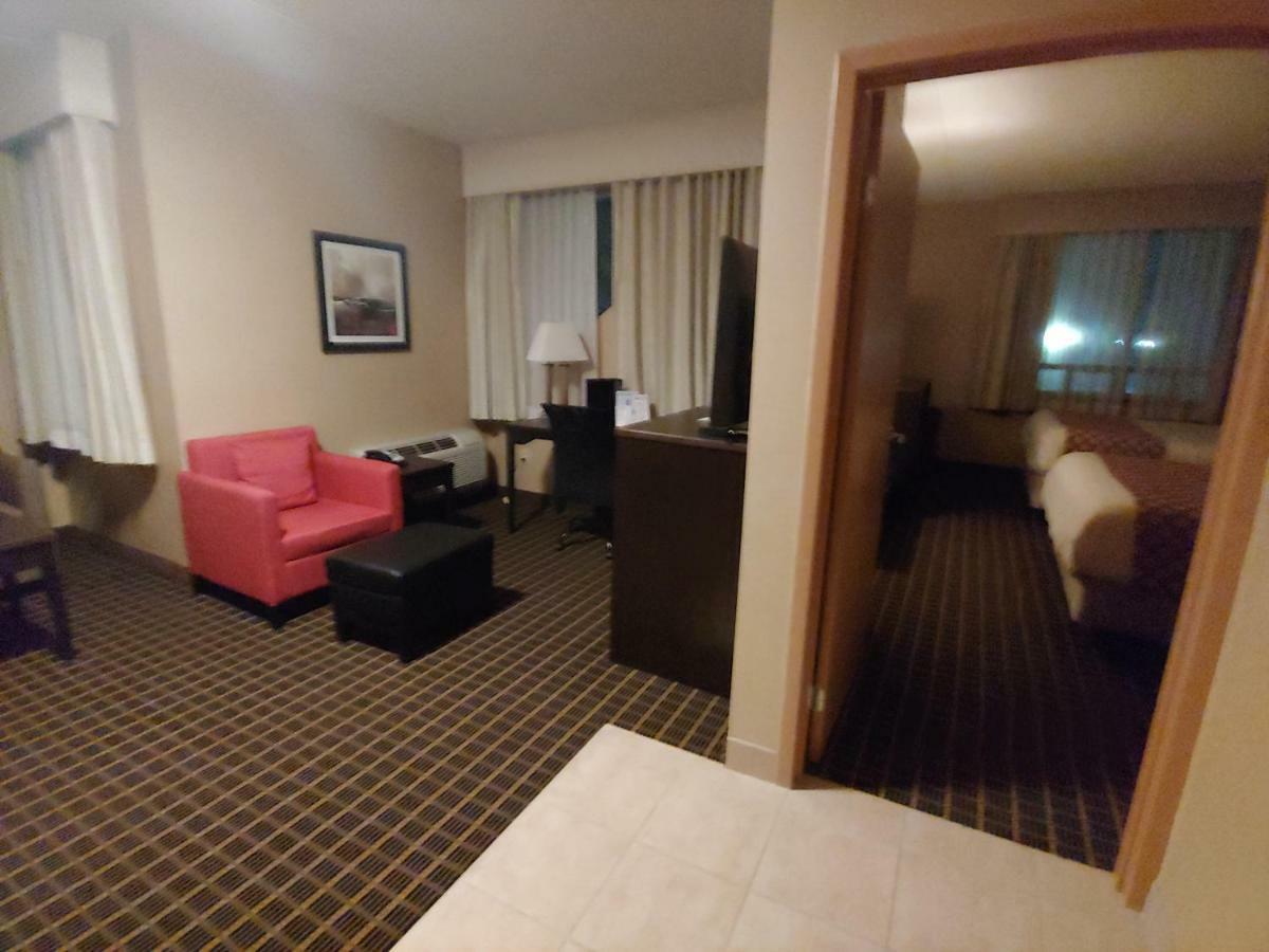 Best Western Plus Burlington Inn & Suites Exteriör bild